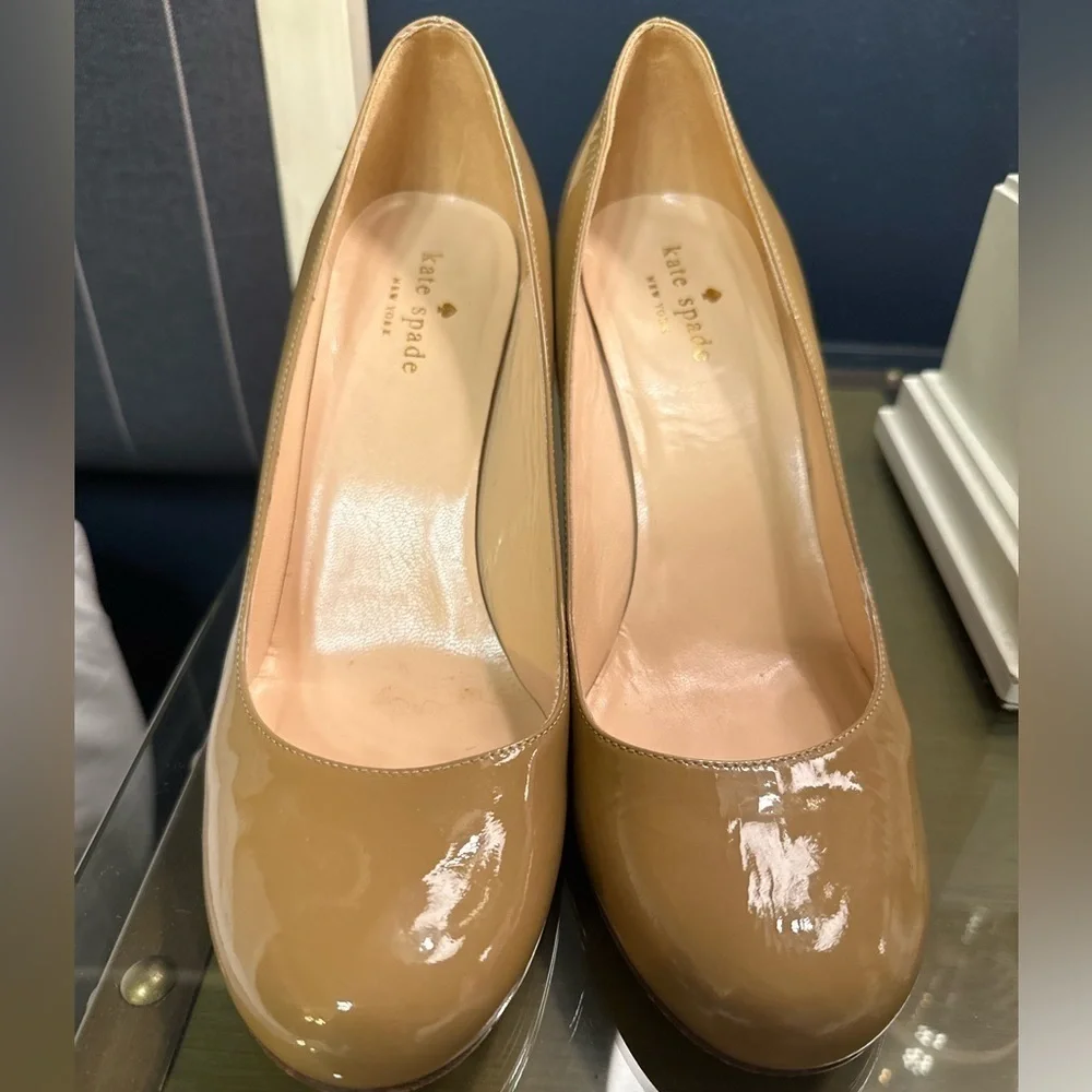 New York Women’s Neutral Heels! - Picture 3 of 9